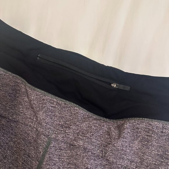 lululemon Speed Up High-Rise Lined Short 2.5", size 4 in grey & black - Picture 3 of 6